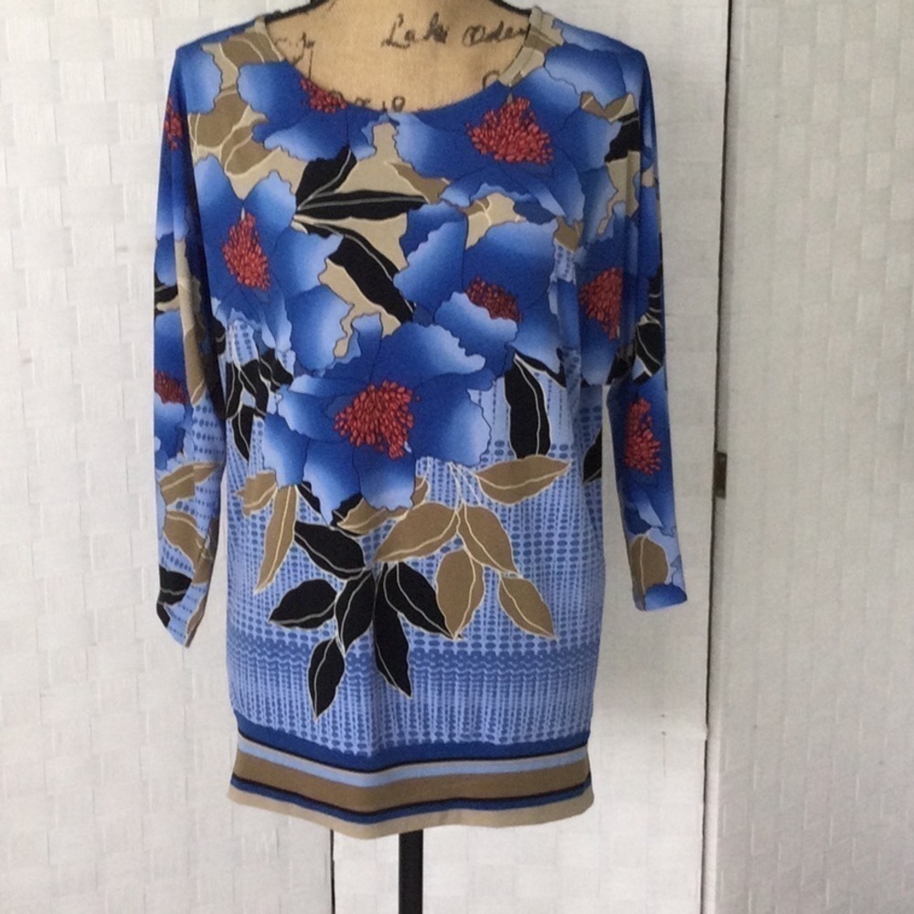 JM  Woman’s Shirt 3/4 Sleeves sizeS washable color blue Tan & red.     #273